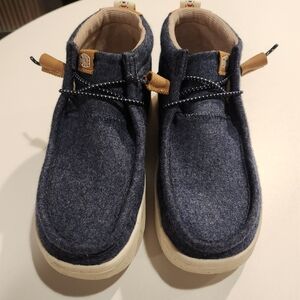 Womens Size 6 Hey Dudes